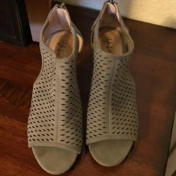 Style and Co cut out booties. 9M Grey faux suede effect - Picture 1 of 5